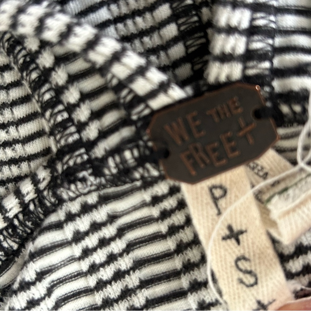 Free People We The Free Textured Tank Top
Black White
Size Small - Picture 4 of 6